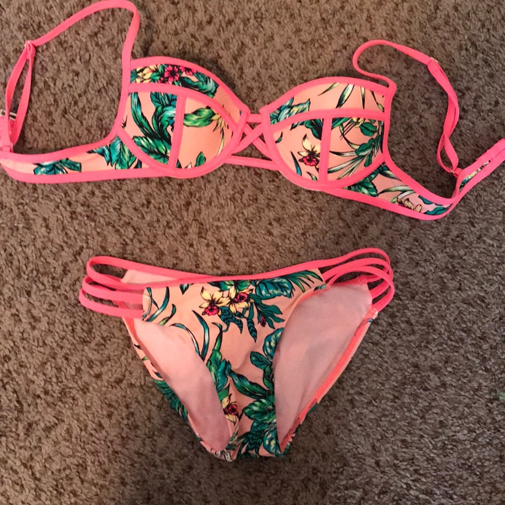 Xhilaration swim wear- pink/tropical